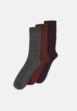 Pier One 3PACK - Socken - Dark Blue, Dark Red, White 11 Pier One 3PACK - Socken - Dark Blue, Dark Red, White -Pier One 1189c863a8cb47e6809f3af9086f140f 2