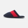 Pier One UNISEX - Hausschuh - Dark Blue/red 2 Pier One UNISEX - Hausschuh - Dark Blue/red -Pier One 235bd992fafa4c2c861f165a2a5d1e04