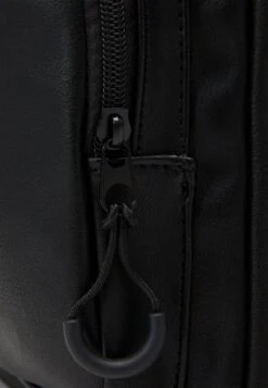 Pier One UNISEX - Tagesrucksack - Black 11 Pier One UNISEX - Tagesrucksack - Black -Pier One 5794b48b83a04f3f9d136de4c6125b39