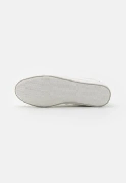 Pier One UNISEX - Sneaker Low - White -Pier One 68719e2527e2402e931a903c66ab7baf