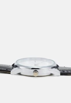 Pier One UNISEX - Uhr - Black 10 Pier One UNISEX - Uhr - Black -Pier One 8310a8d6beeb42dfa6f09289ac50faa8