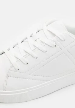 Pier One UNISEX - Sneaker Low - White 13 Pier One UNISEX - Sneaker Low - White -Pier One 9df20e8fbfac4dbbaad7e726f8a84e52