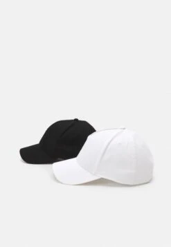 Pier One UNISEX 2 PACK - Cap - Black/white 10 Pier One UNISEX 2 PACK - Cap - Black/white -Pier One ca248325deac4f01afb539b5660c2a9a