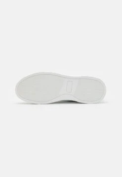 Pier One UNISEX - Sneaker Low - White 12 Pier One UNISEX - Sneaker Low - White -Pier One f8e8249702ff4ae595b1f702a4c7b8c5