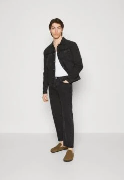 Pier One -Pier One fb1d6010dbc446b5b02546d8b412fc2f